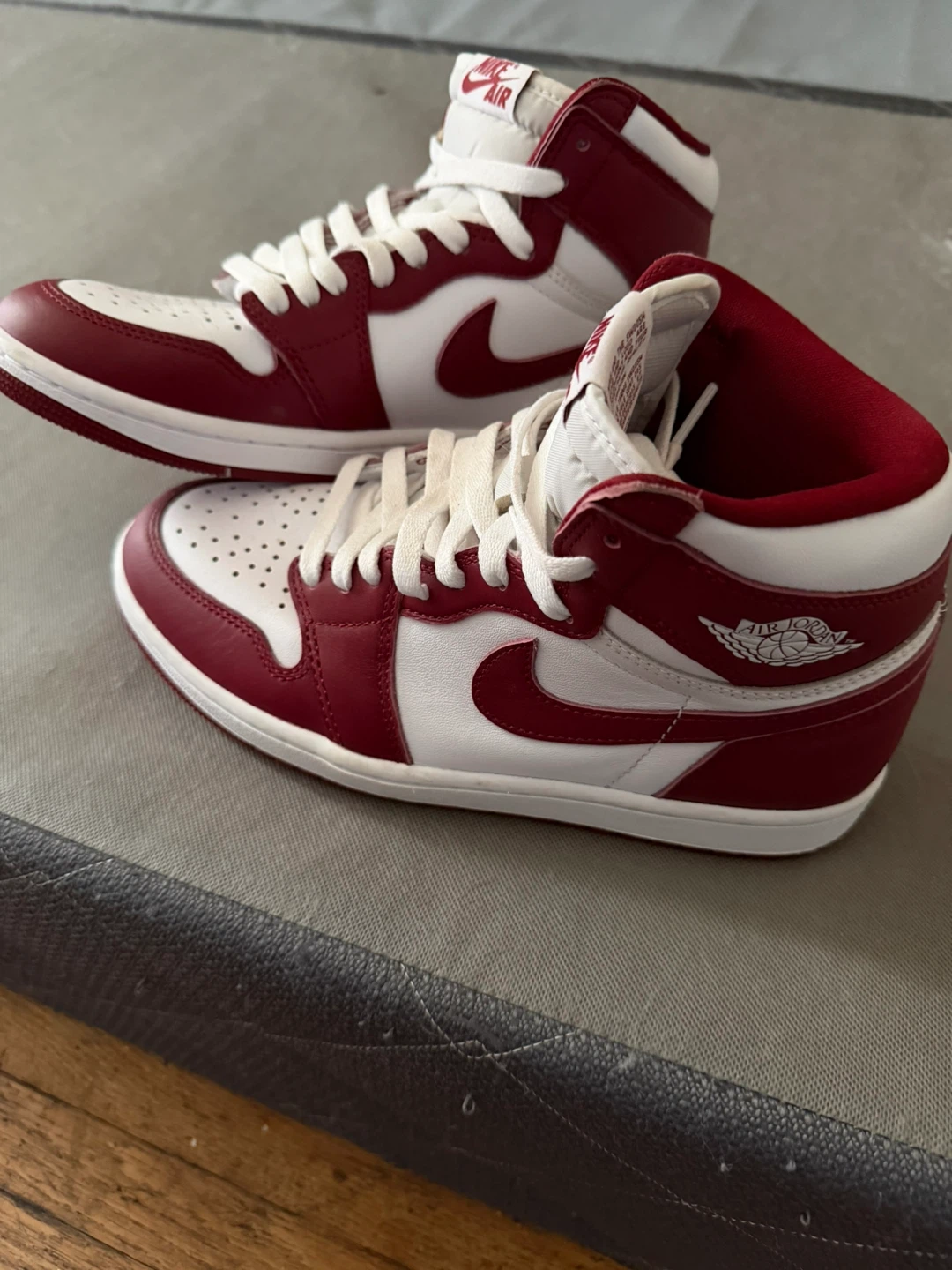 Nike Air Jordan 1 High OG "University Red"