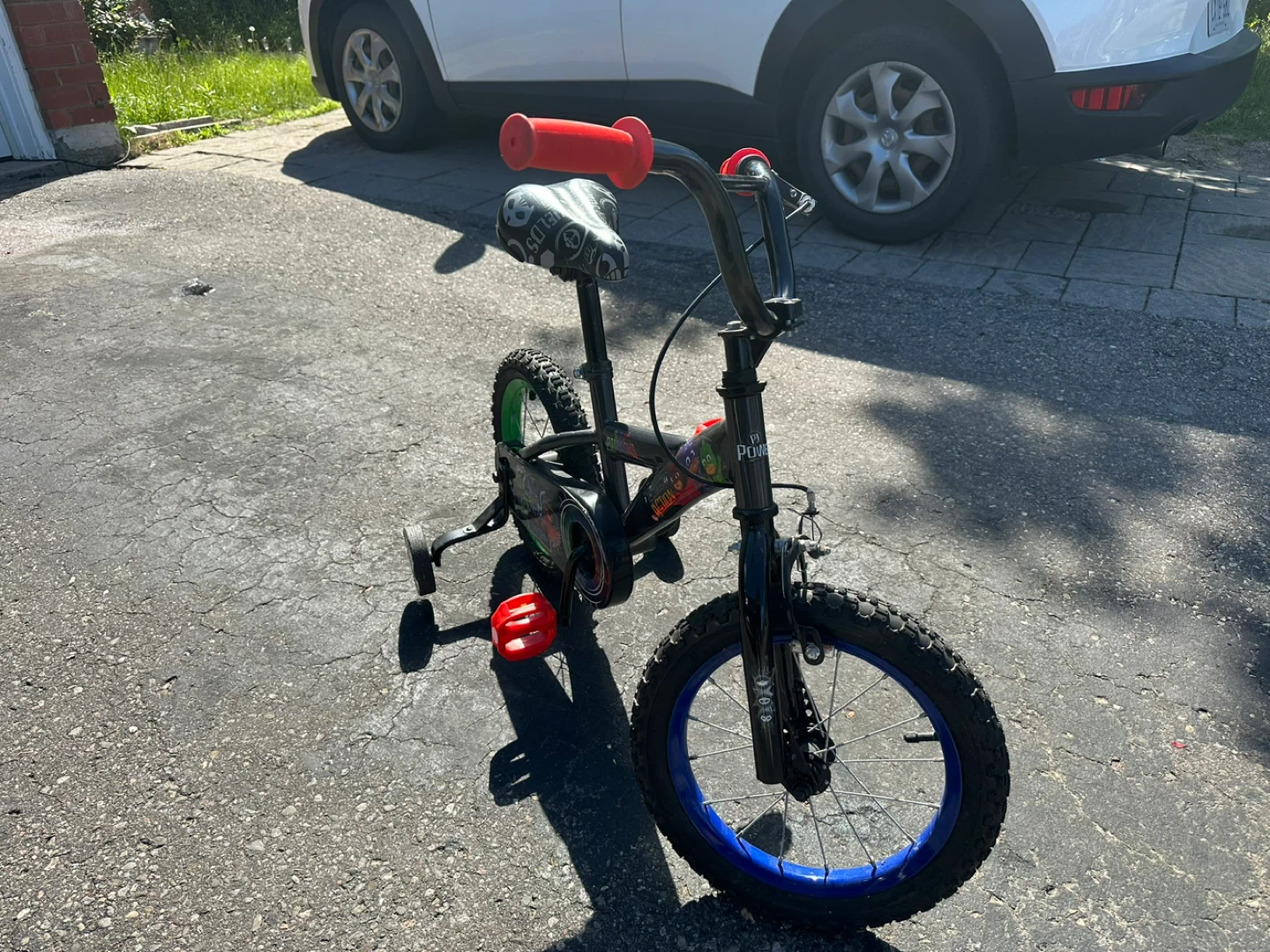 12" PJ Masks Kids Bike with Training Wheels - Great Condition! - photo 4