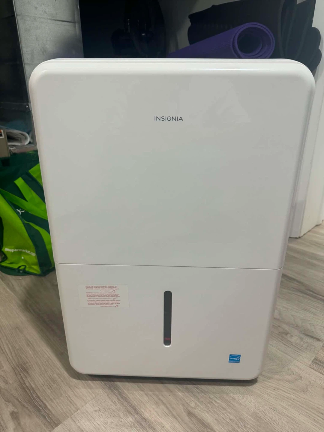 Insignia Dehumidifier – 35 Pint – White (Excellent Condition)