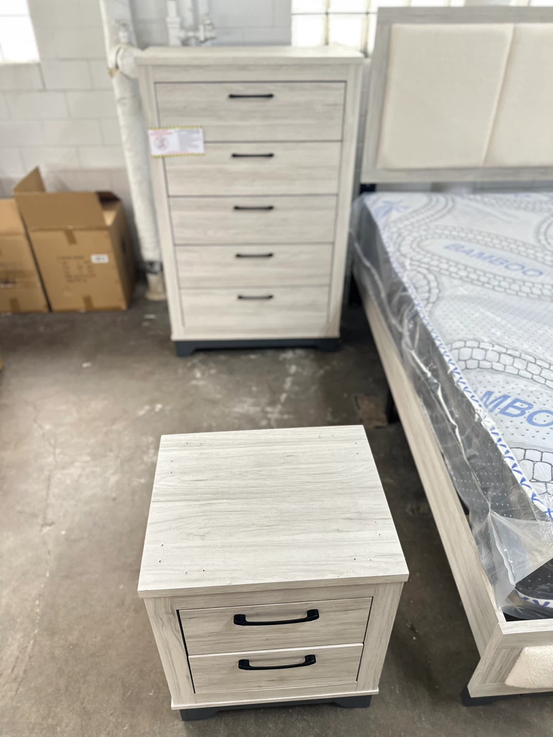 4 piece queen set nightstand, mirror, bed frame, dresser - photo 2