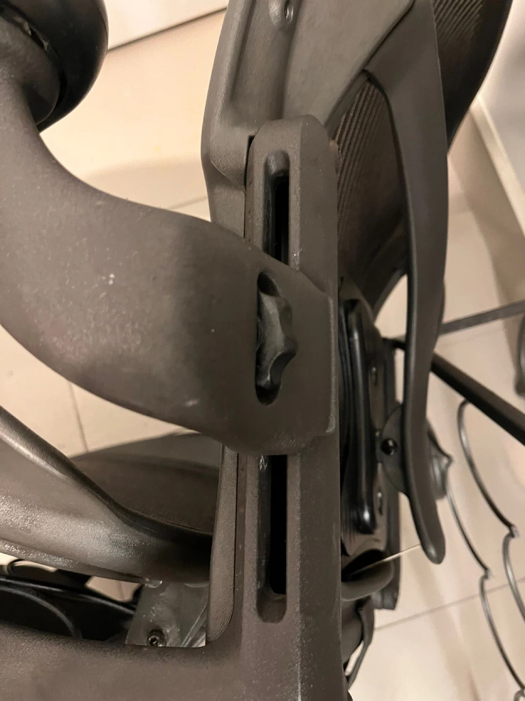 Herman Miller Aeron Chair - Size B - photo 5