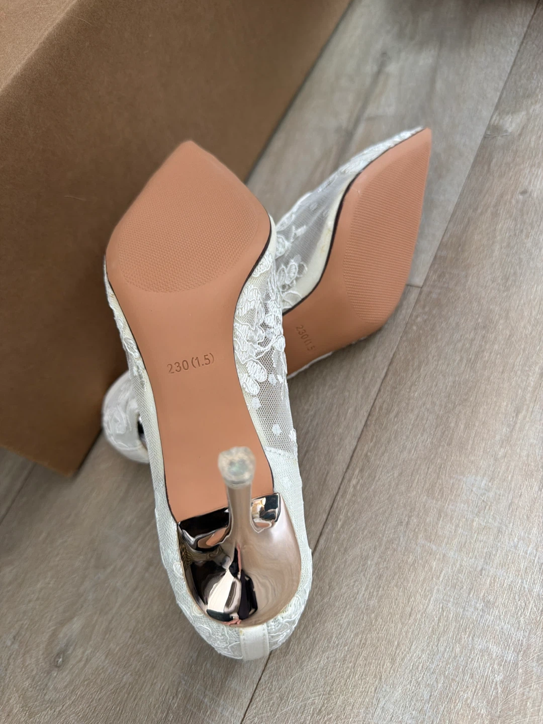 White Lace Pointed-Toe Heels - photo 4