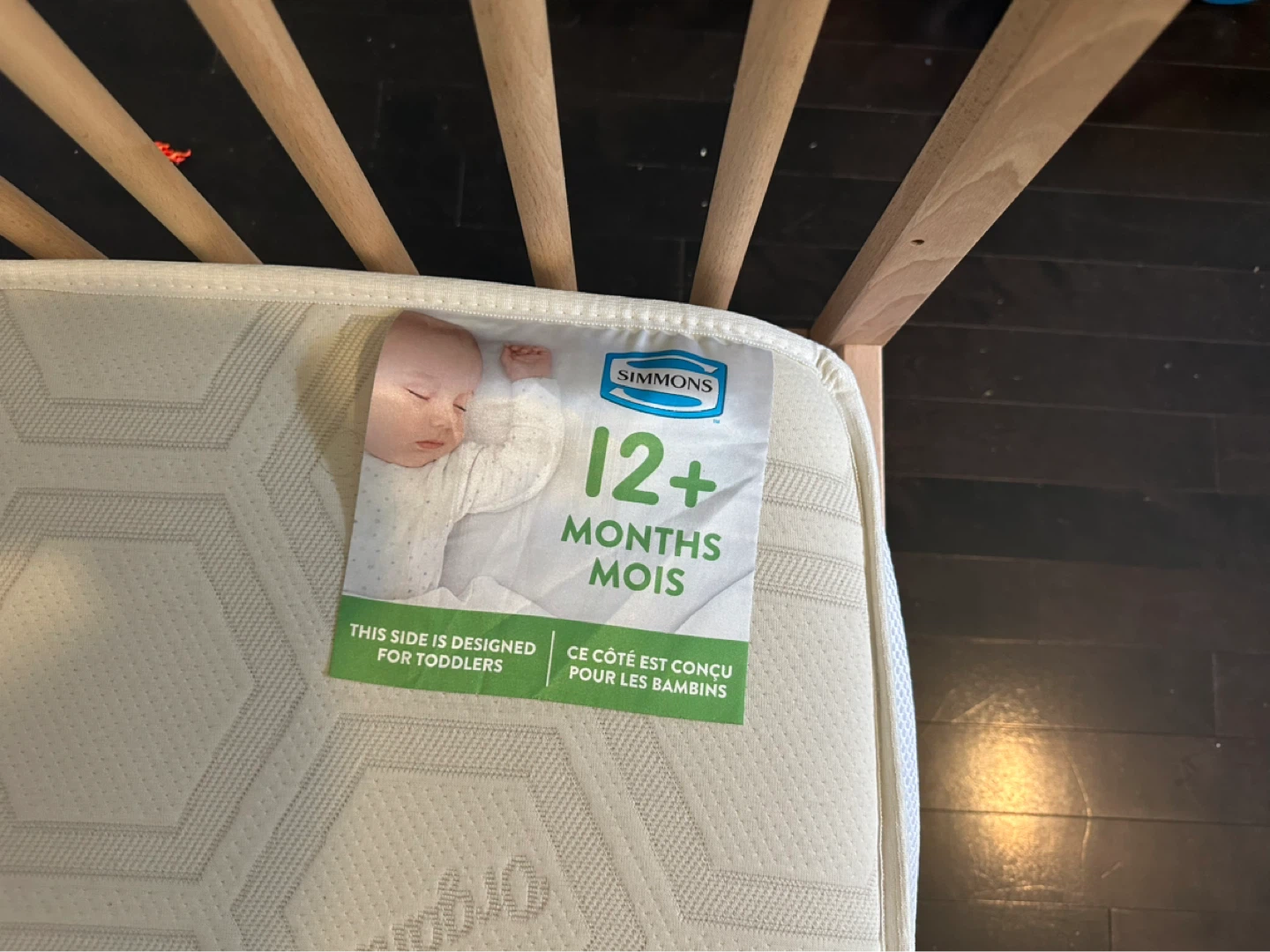 SNIGLAR Crib + Simmons Organic Mattress + Bedding Set — Like New - photo 5