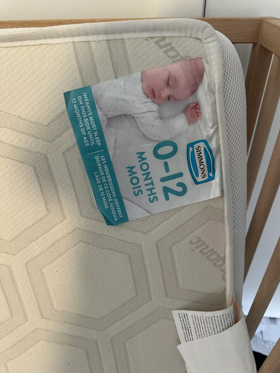 SNIGLAR Crib + Simmons Organic Mattress + Bedding Set — Like New - photo 4