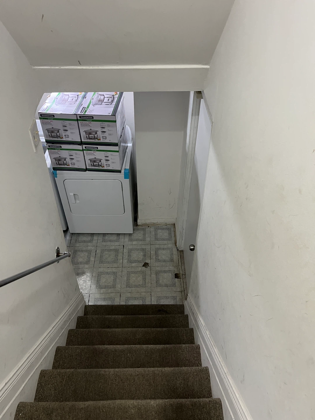 Private Basement Studio with all utilities included - photo 4