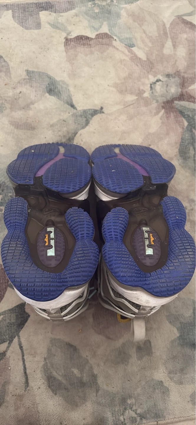 Nike LeBron Witness 5 Basketball Shoes - photo 4