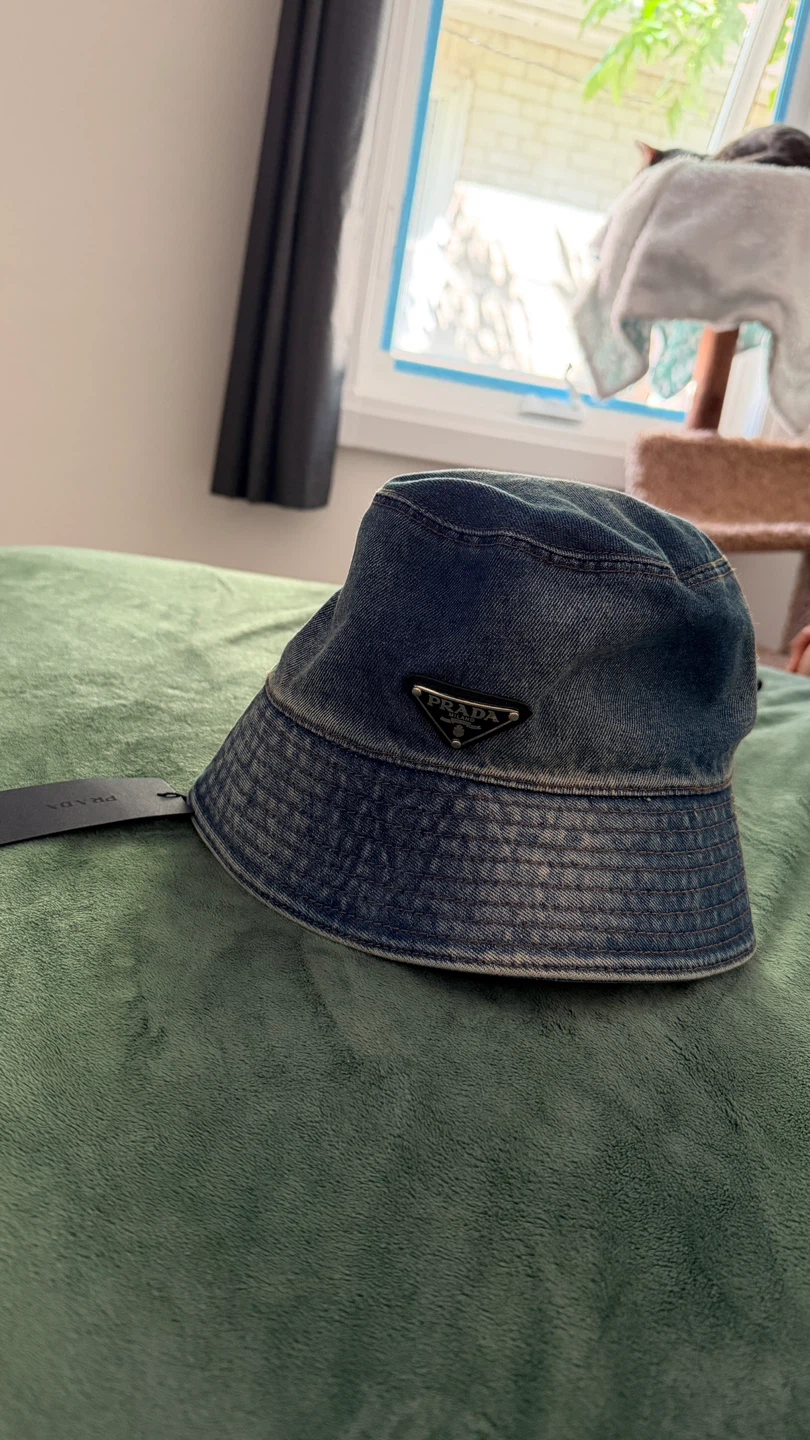 Bucket hat
