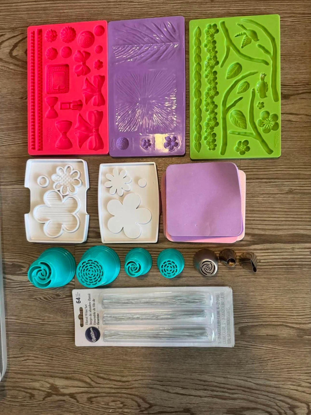 Wilton Cake Decorating Set with Fondant Tools and Sprinkles - photo 2