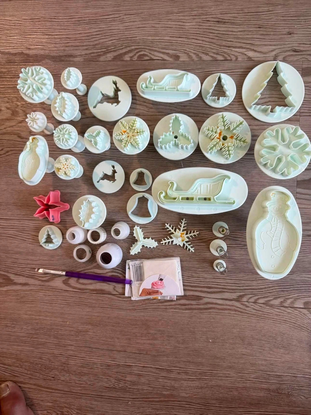 Wilton Cake Decorating Set with Fondant Tools and Sprinkles - photo 3