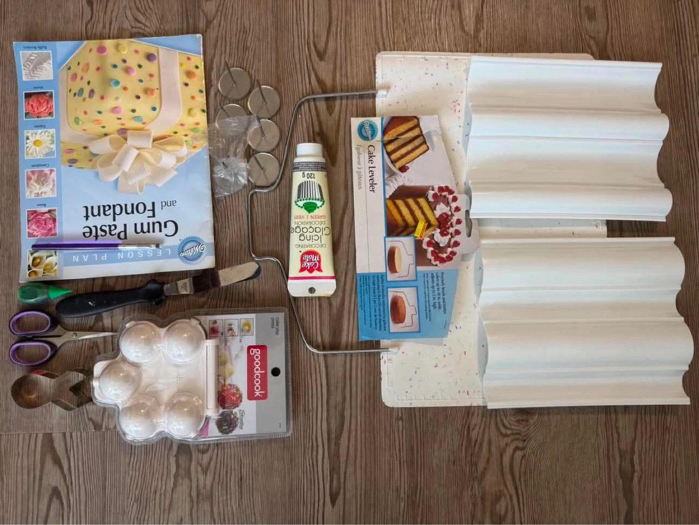 Wilton Cake Decorating Set with Fondant Tools and Sprinkles - photo 4