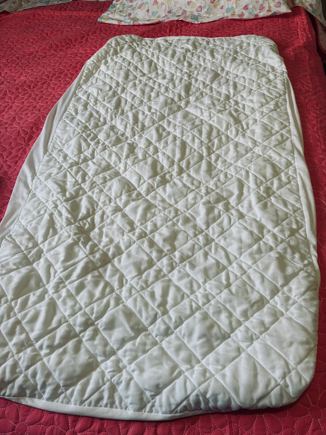 Crib size White Quilted Mattress Protector - photo 3
