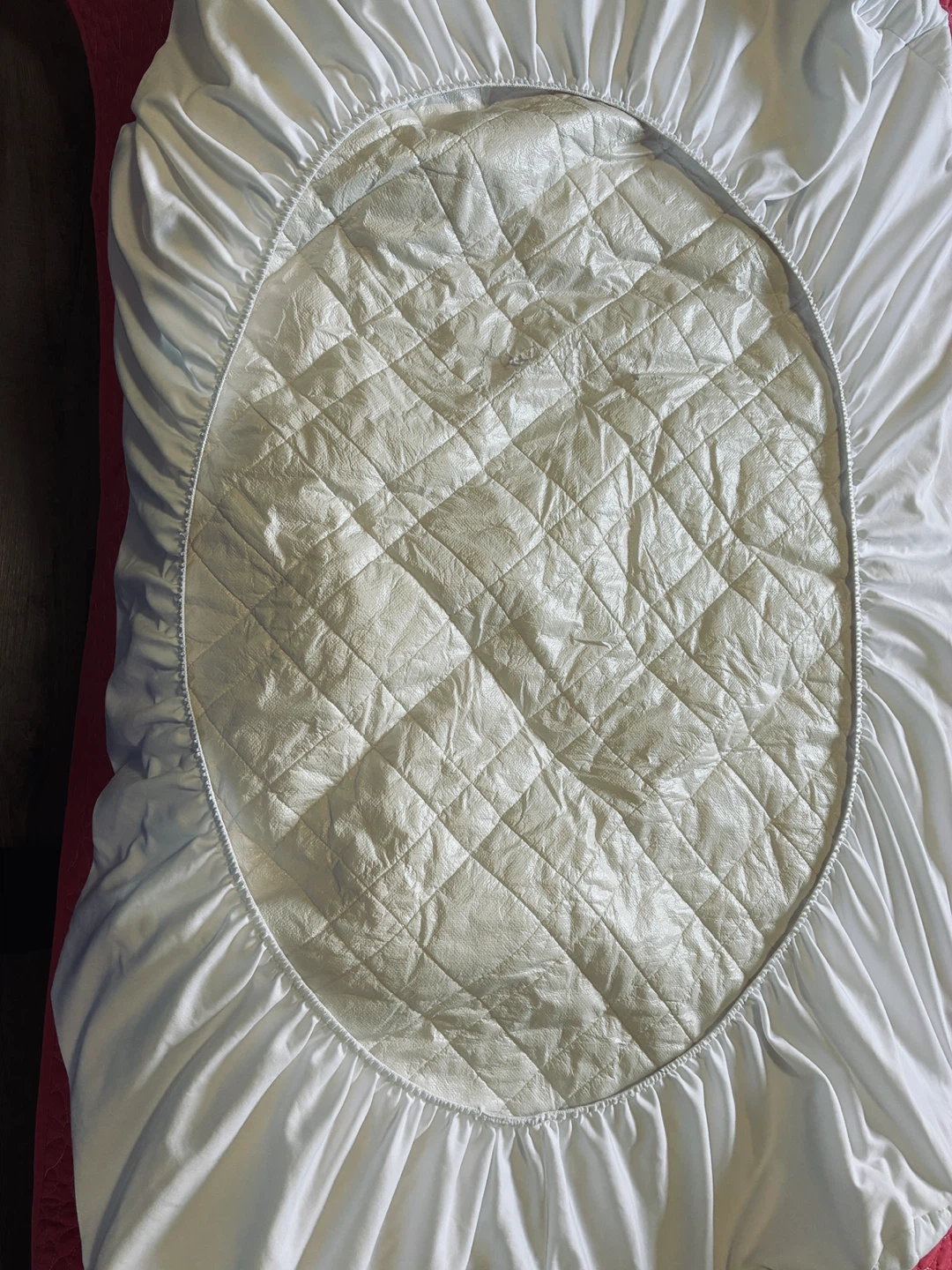 Crib size White Quilted Mattress Protector - photo 2