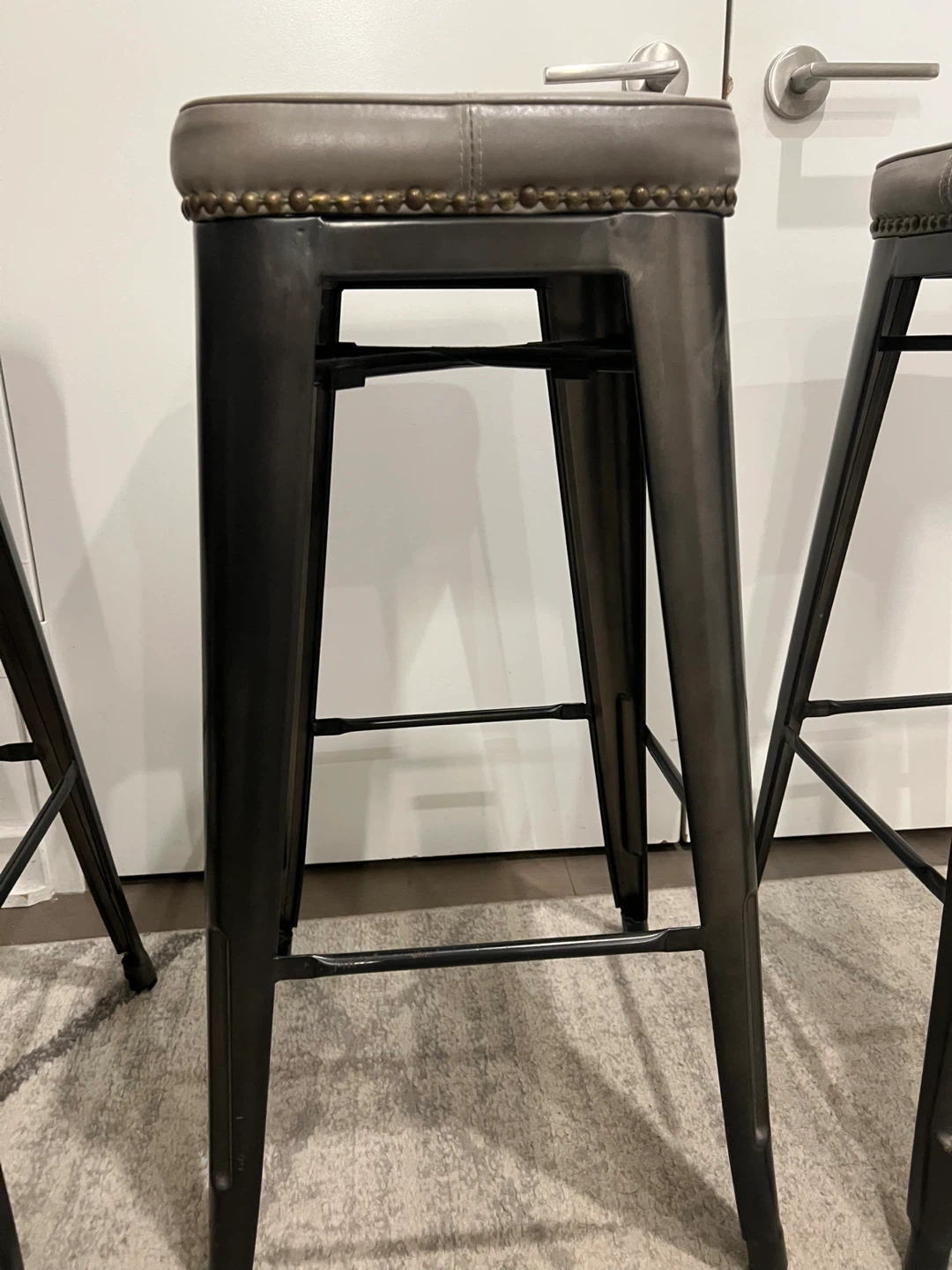 Set of 4 Modern Gray Bar Stools – Metal Legs - photo 4
