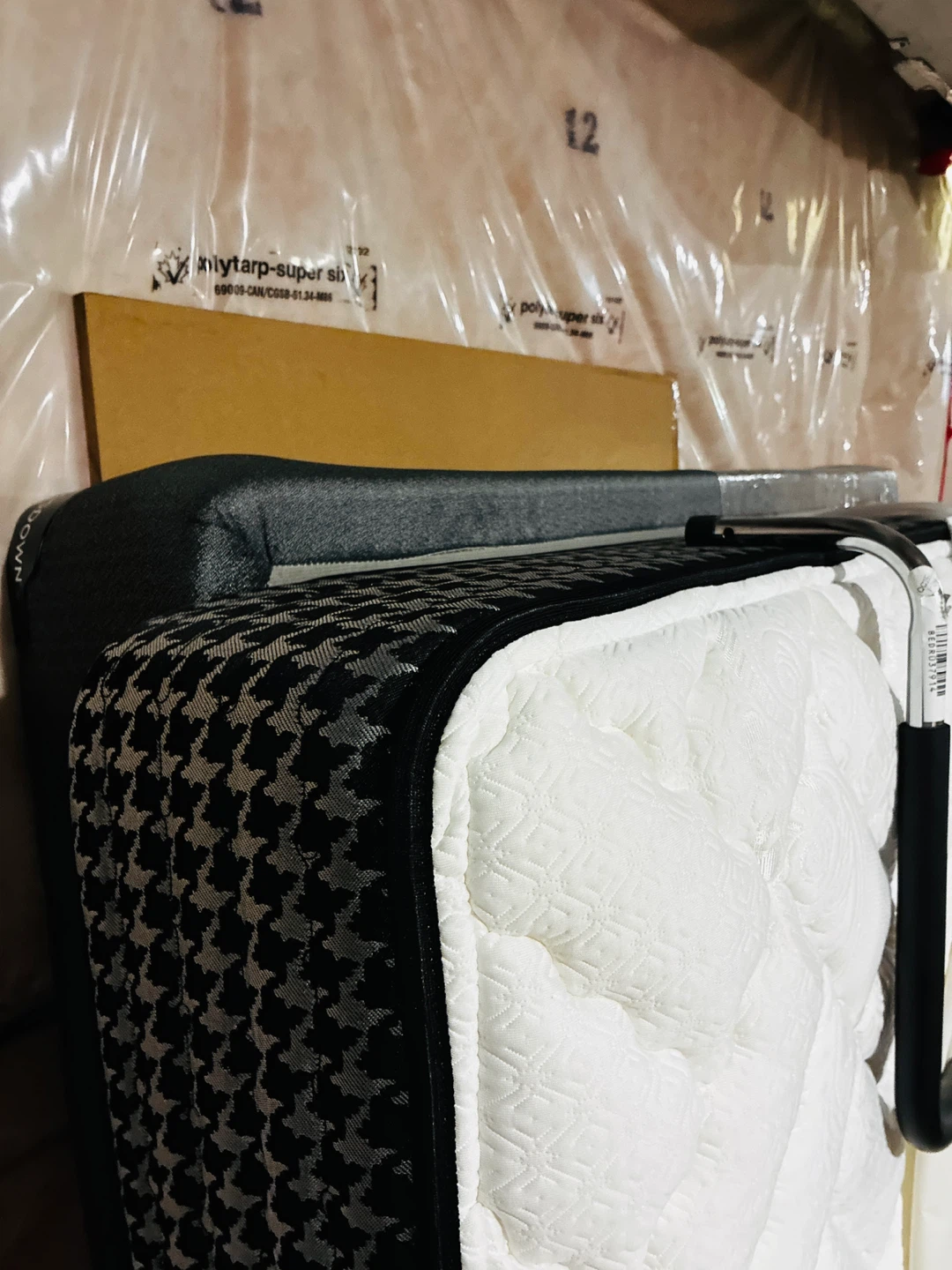 Mattress with patterned grey side