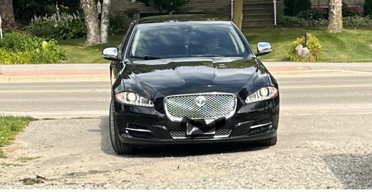 Black Jaguar XJ Sedan - photo 2