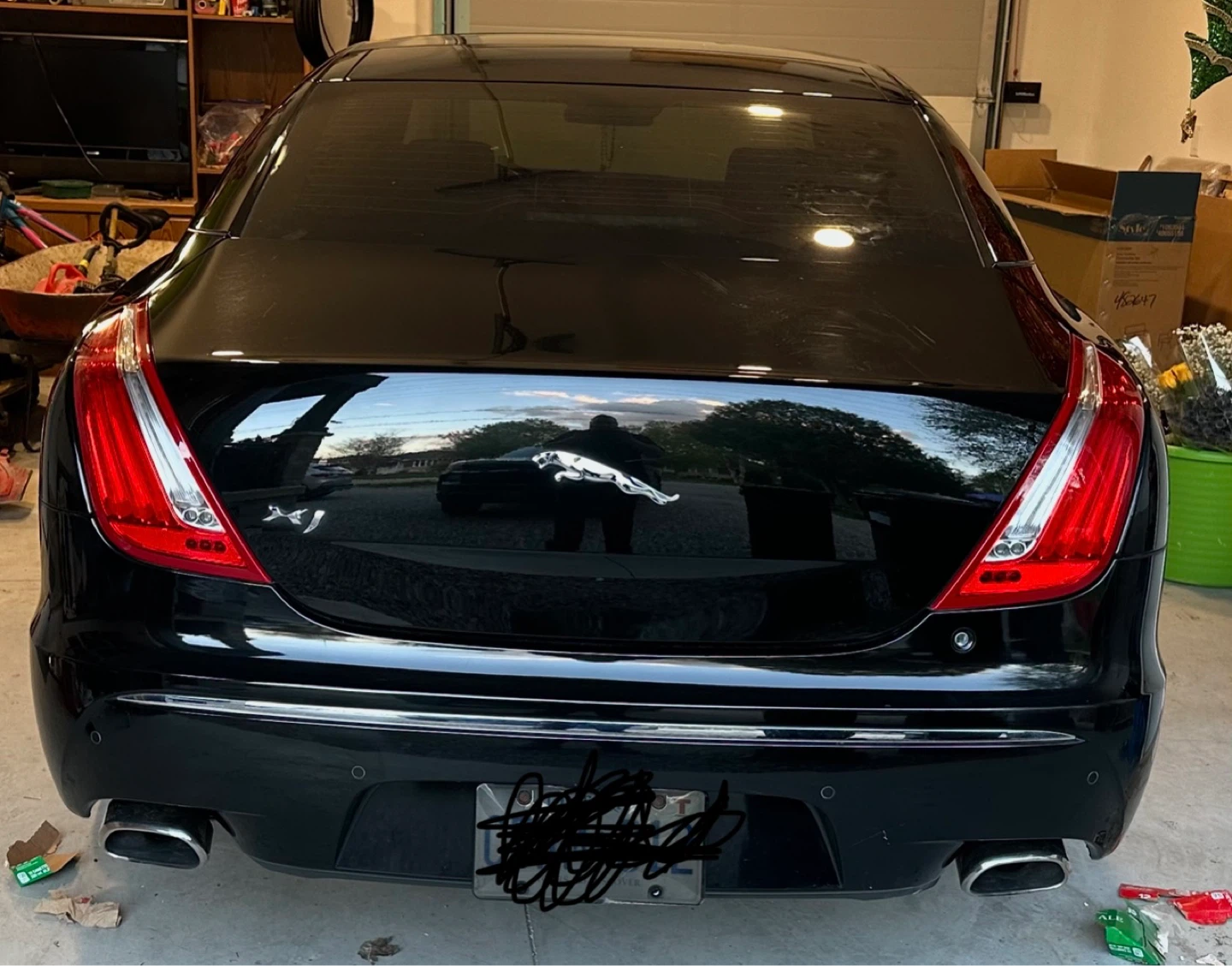 Black Jaguar XJ Sedan - photo 3