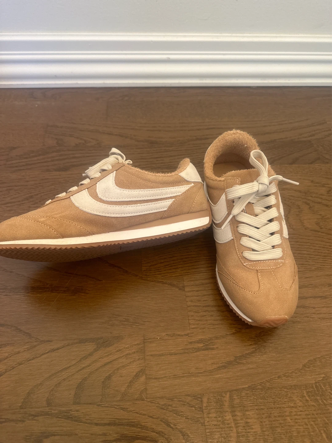 DV Dolce Vita Suede Sherpa Lined Sneakers - photo 3