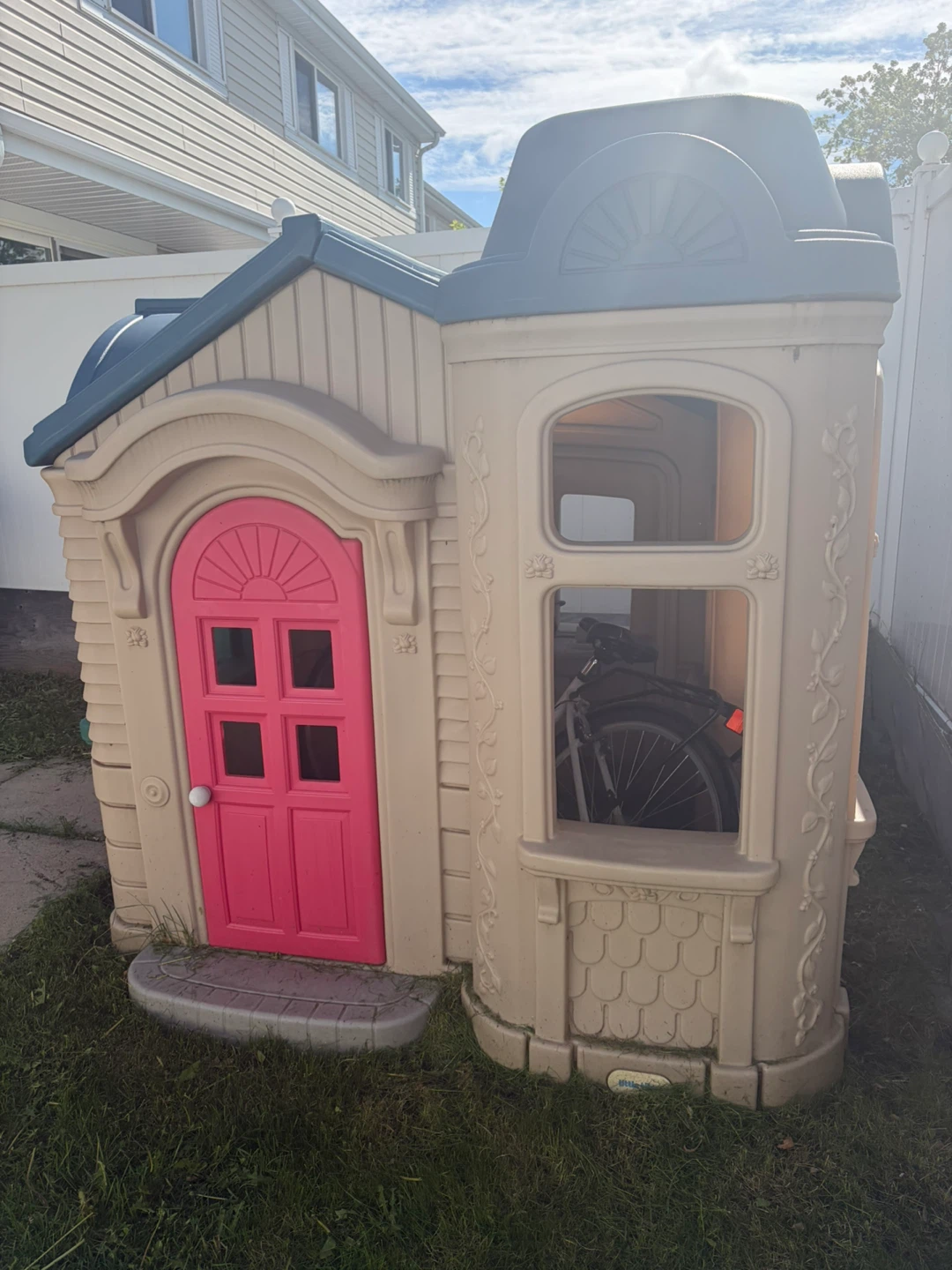 Little Tikes Cozy Playhouse