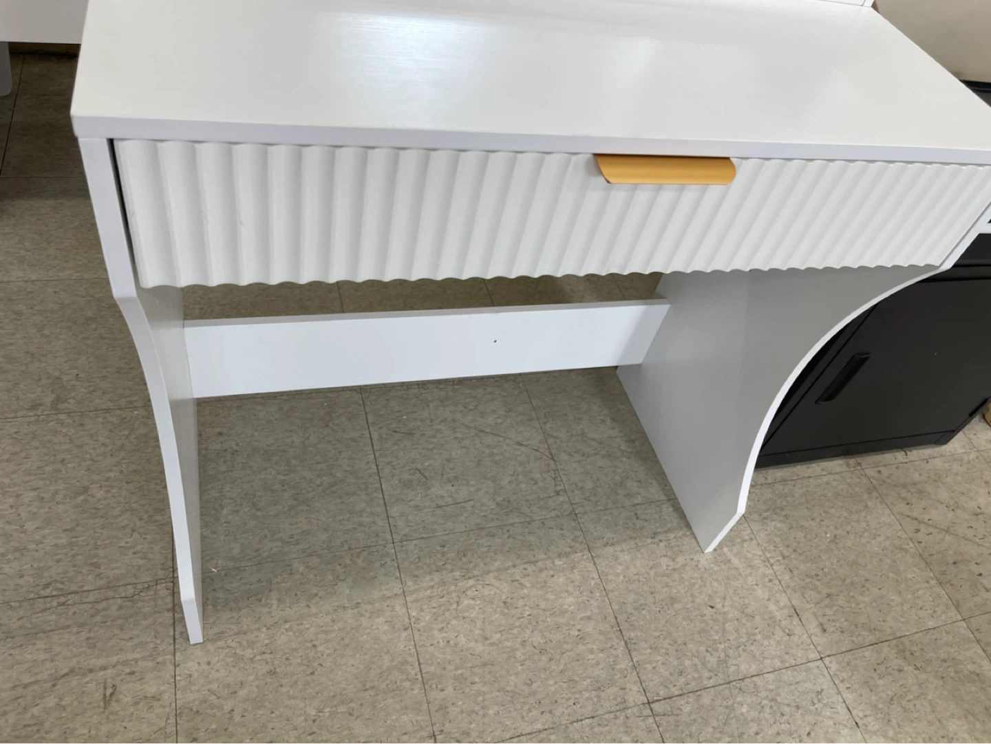 White Vanity Desk with Mirror and Built-in Outlets - photo 5