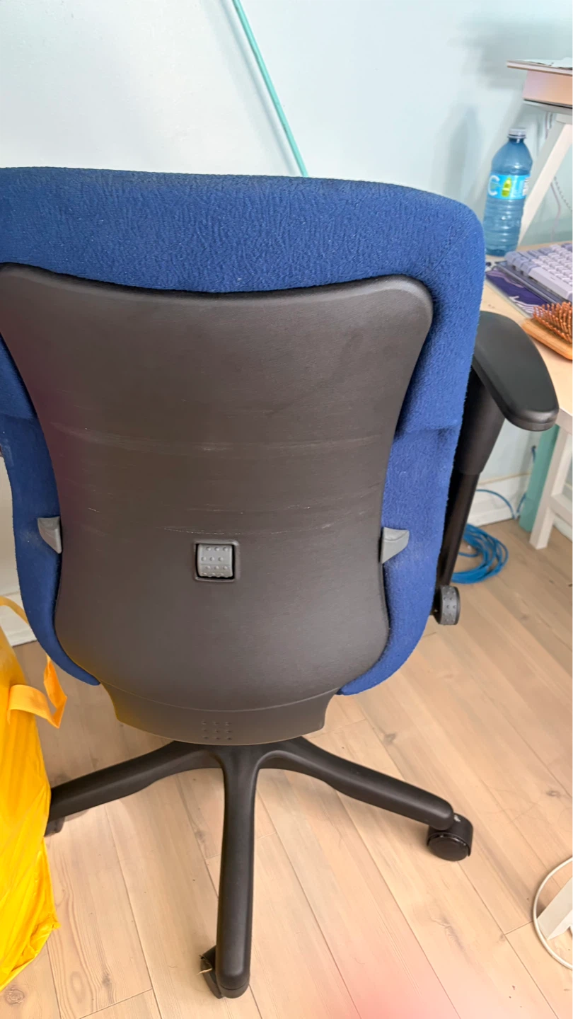 chair with wheels - photo 2