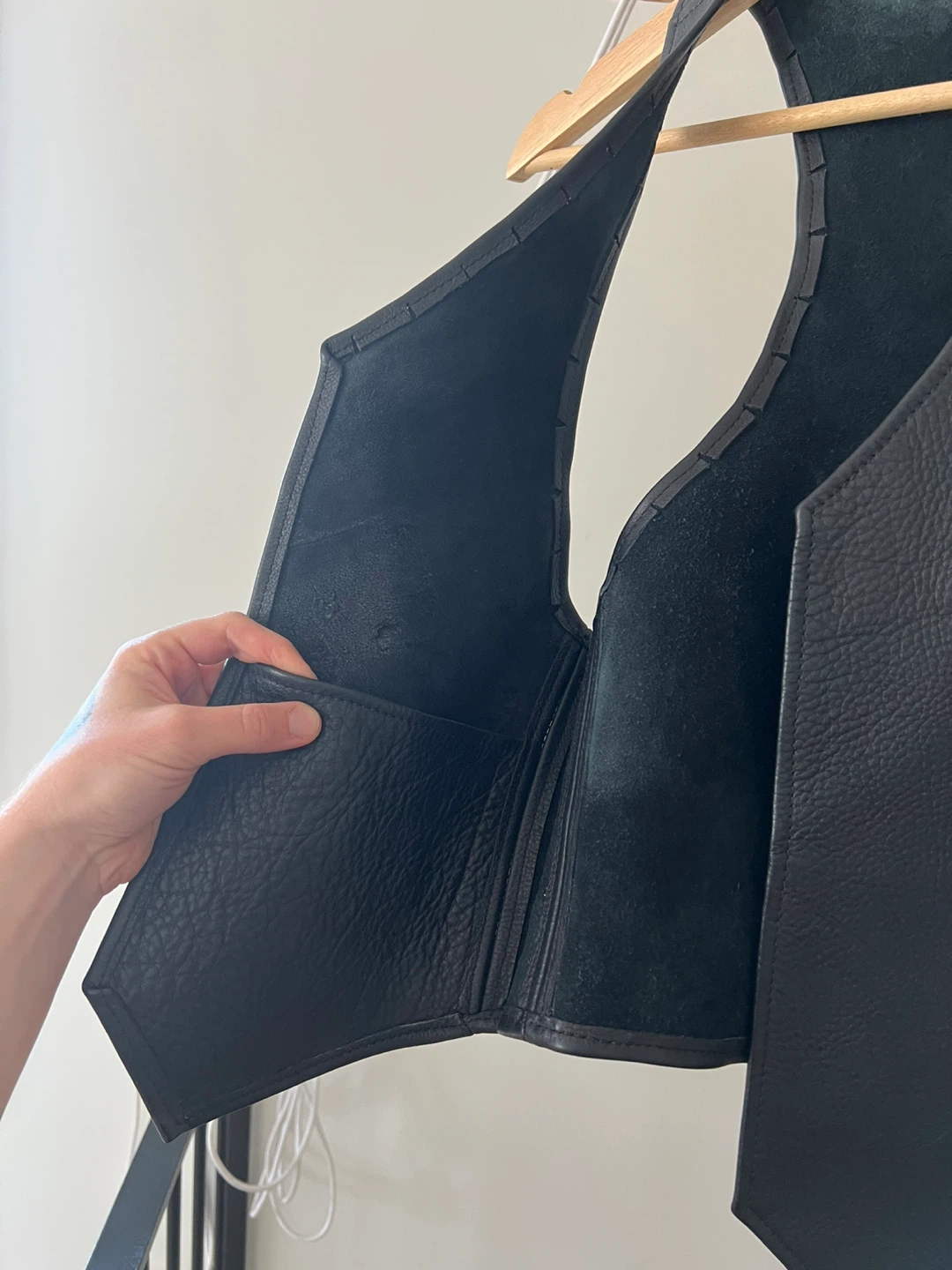 Handcrafted Black Leather Vest - photo 3