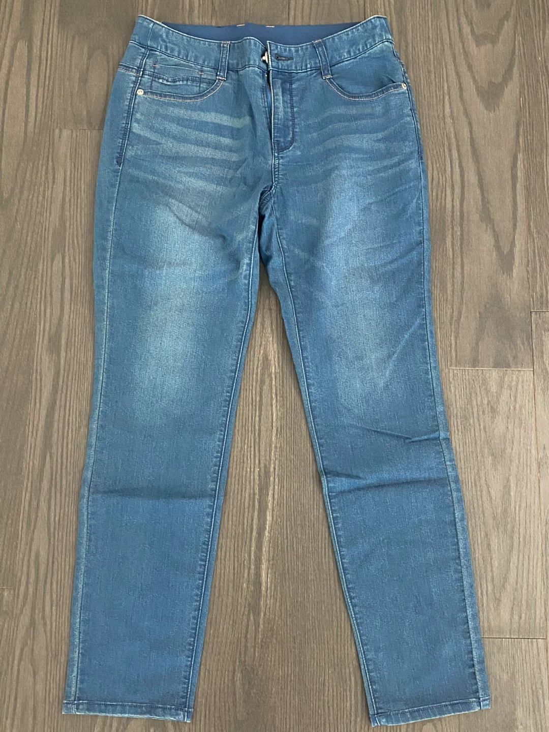 Medium wash jeans size M