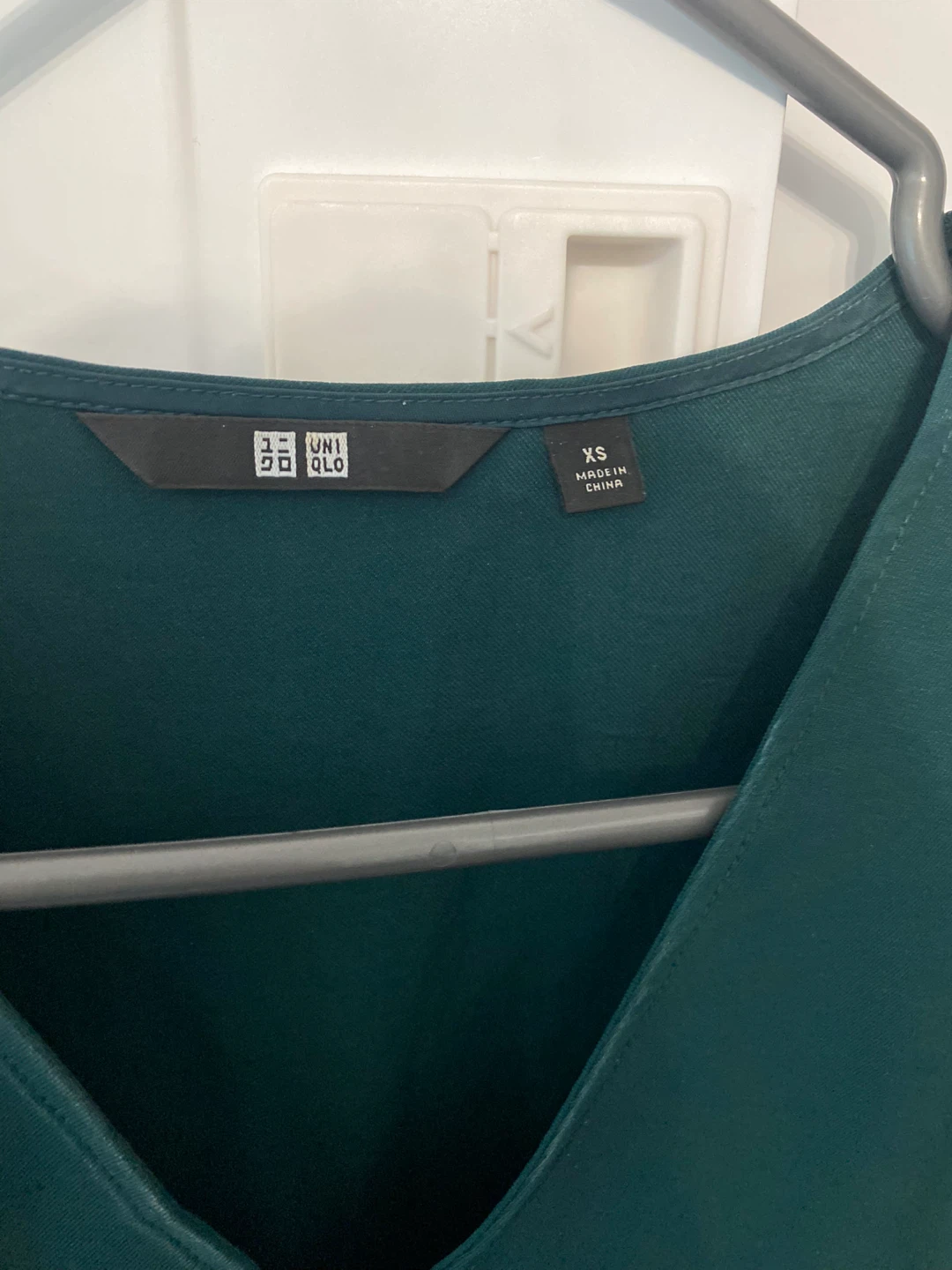 Uniqlo Green V-Neck Top - photo 2