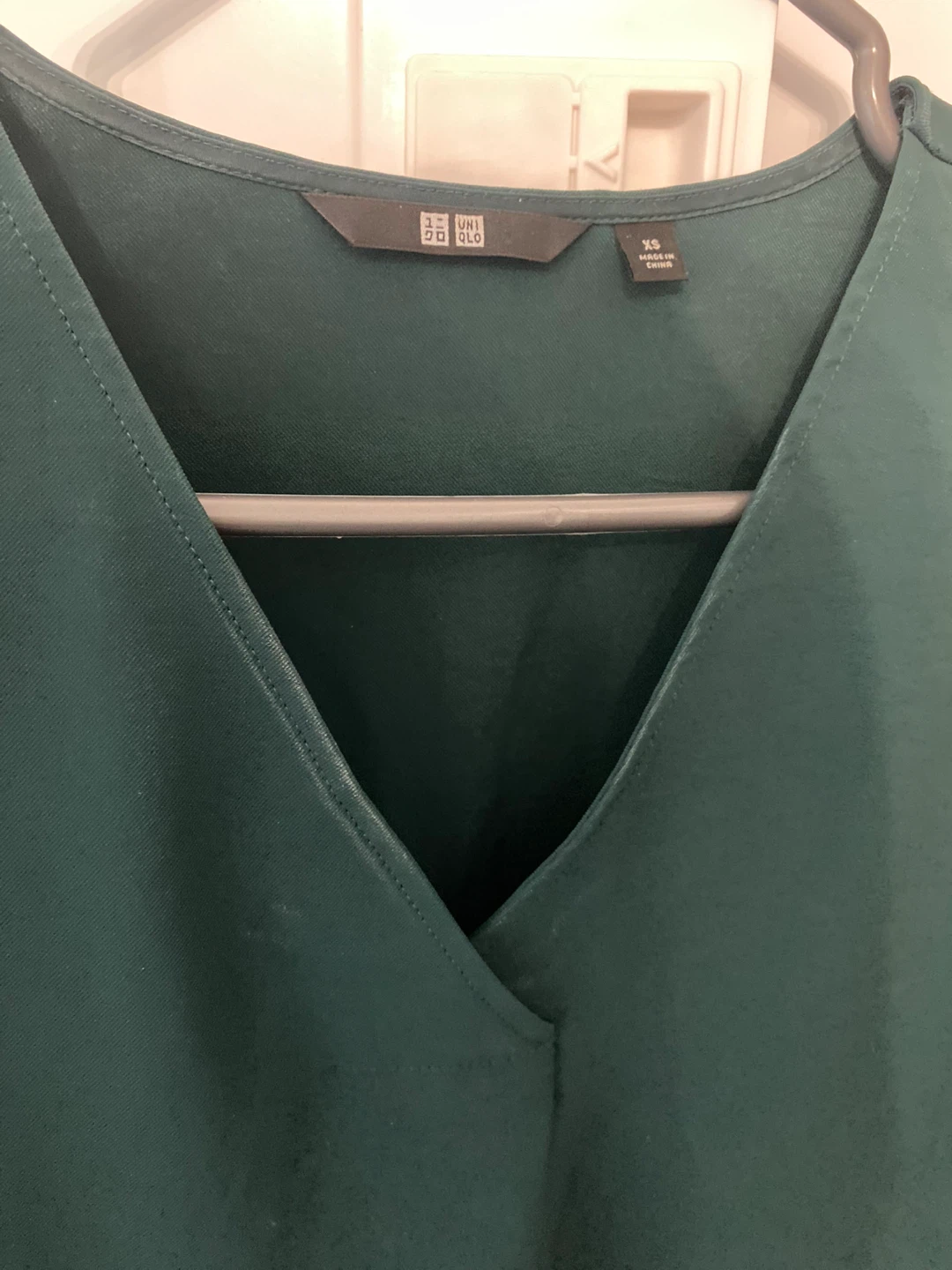Uniqlo Green V-Neck Top - photo 3
