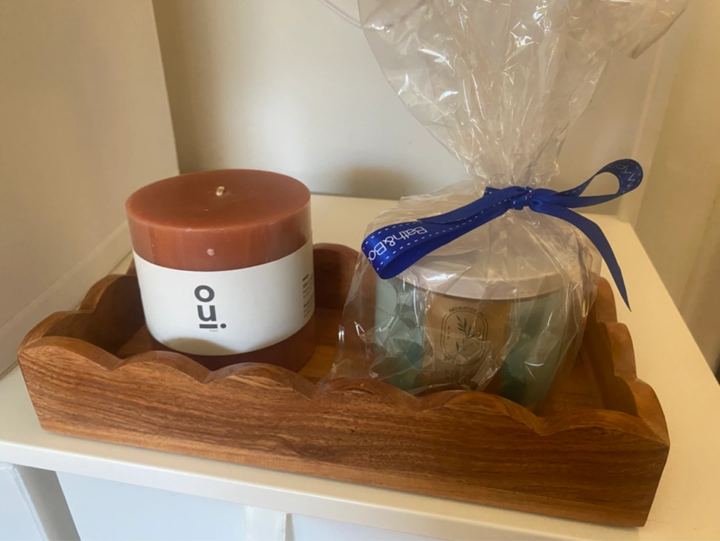 BNWT Set of 2 candles in wooden tray