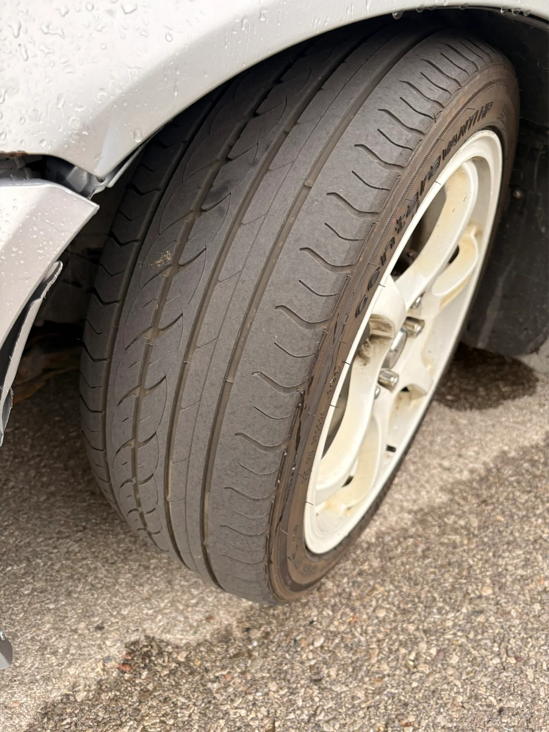 215/45/17 alloy white wheels - photo 2