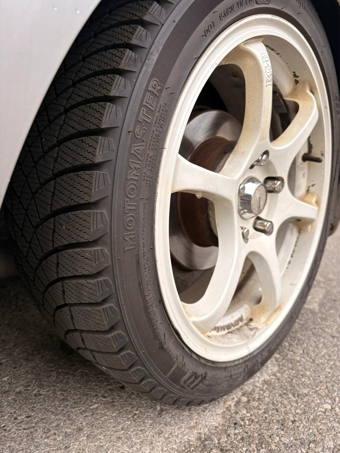215/45/17 alloy white wheels - photo 3