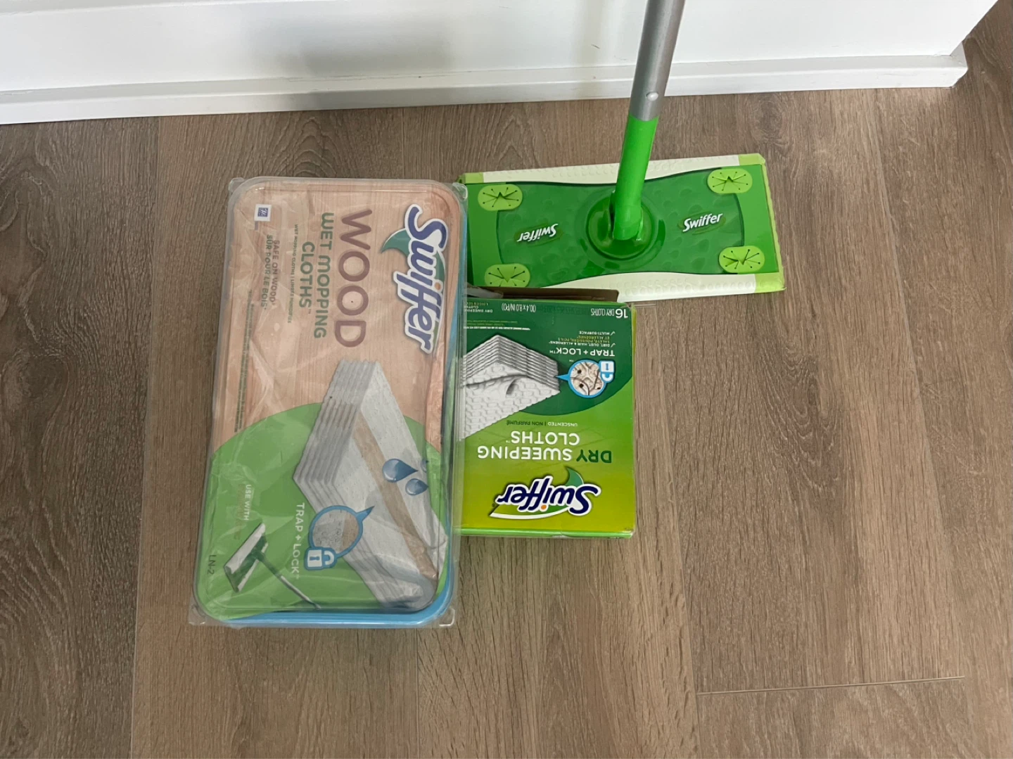 99%new Swiffer Wet Mopping and Dry Sweeping Kit