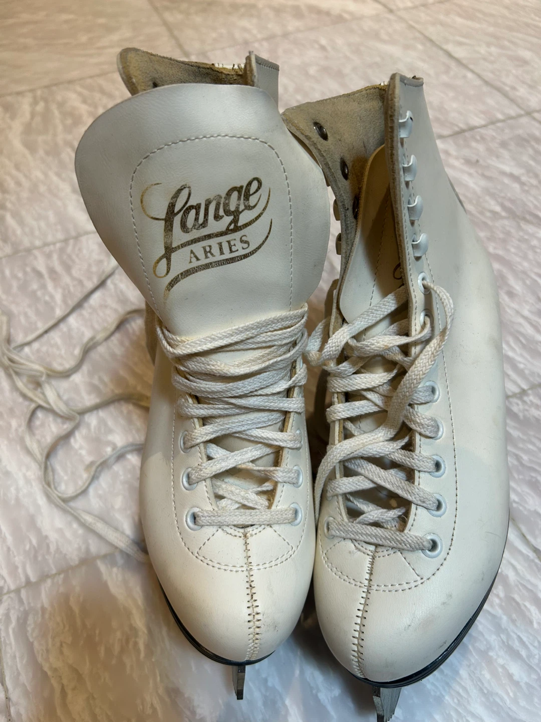 Lange Aries Figure Skates Size 6