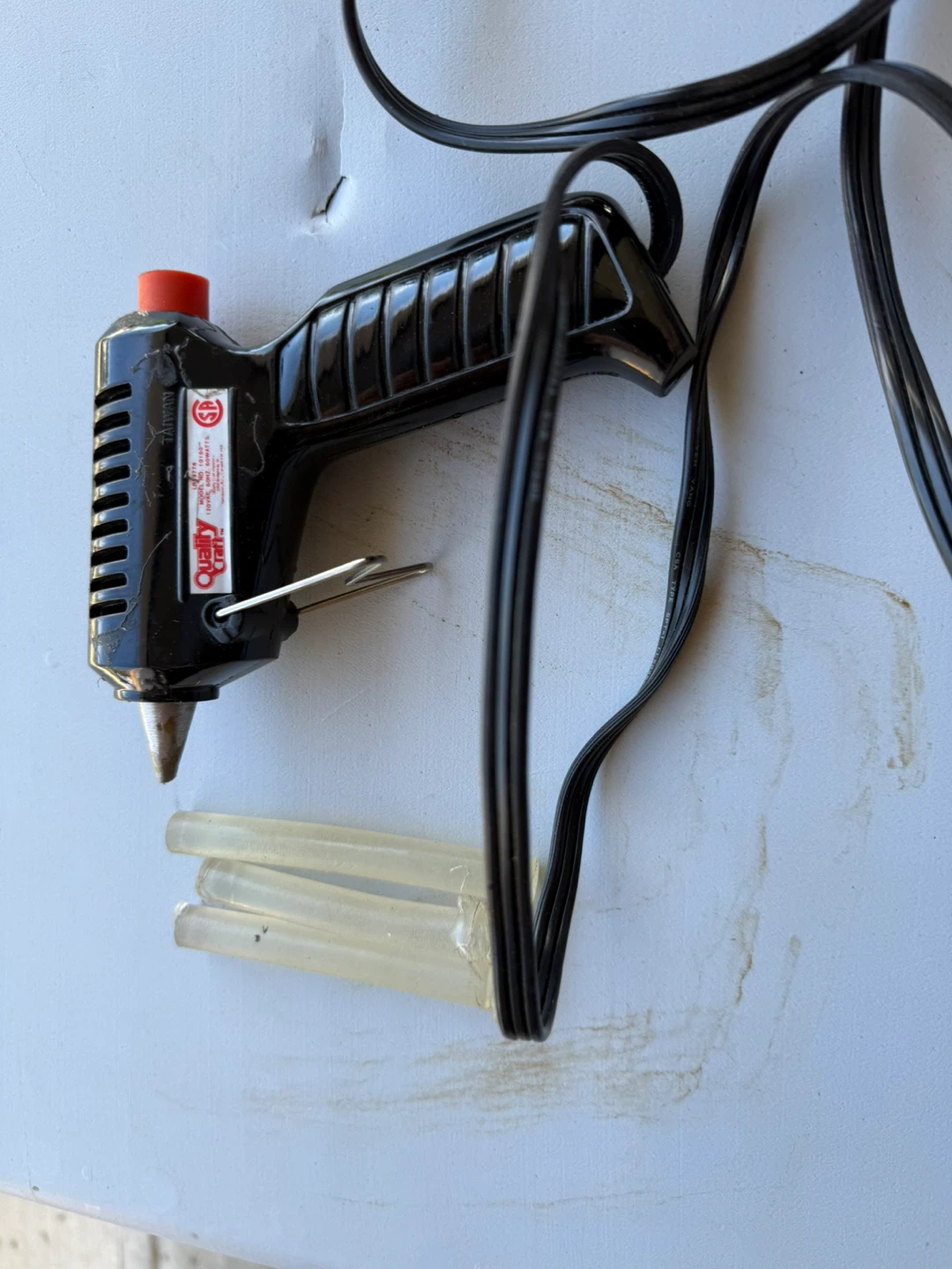 Quality Craft Hot Glue Gun with Glue Sticks - photo 2