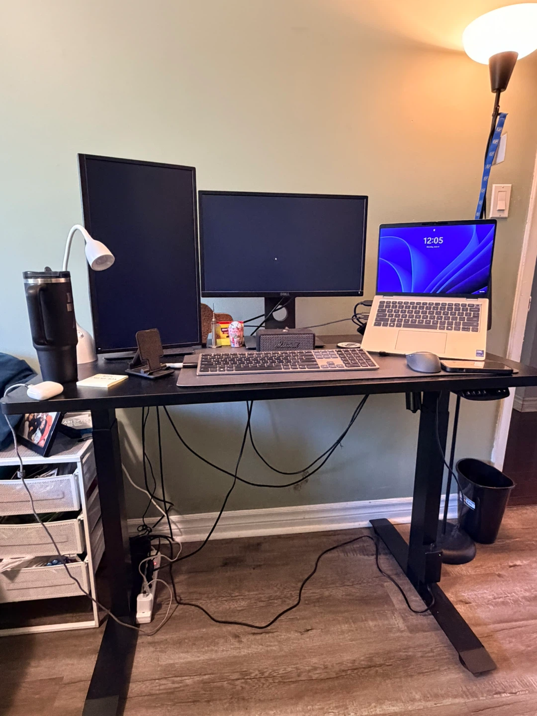 Adjusted office desk/table & Ergonomic Office Chair