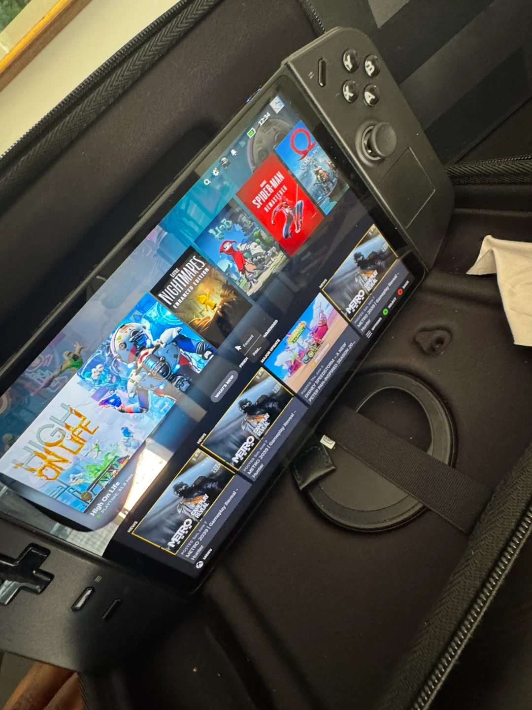 Lenovo Legion Go Handheld Gaming PC - photo 5