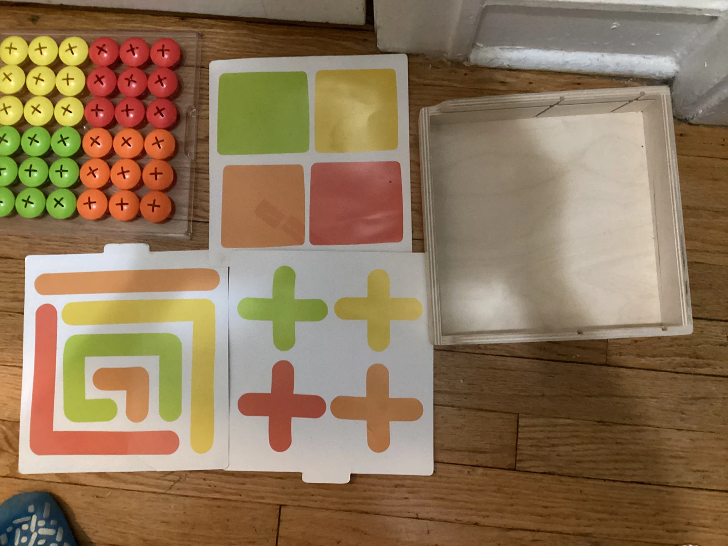 Lovevery Wooden Peg Board Game - photo 2