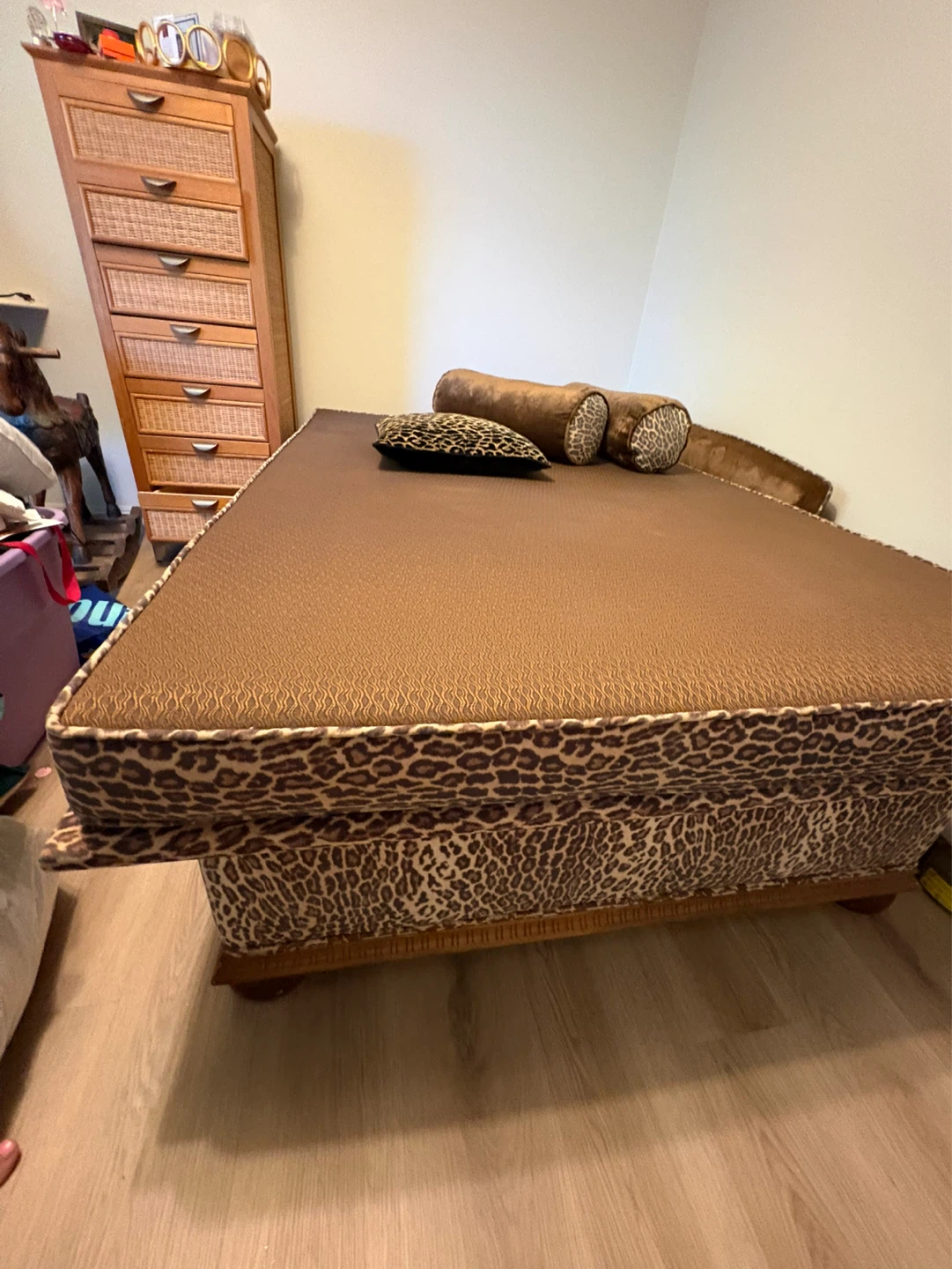 Cheetah Lounge Daybed with Pillows - photo 3