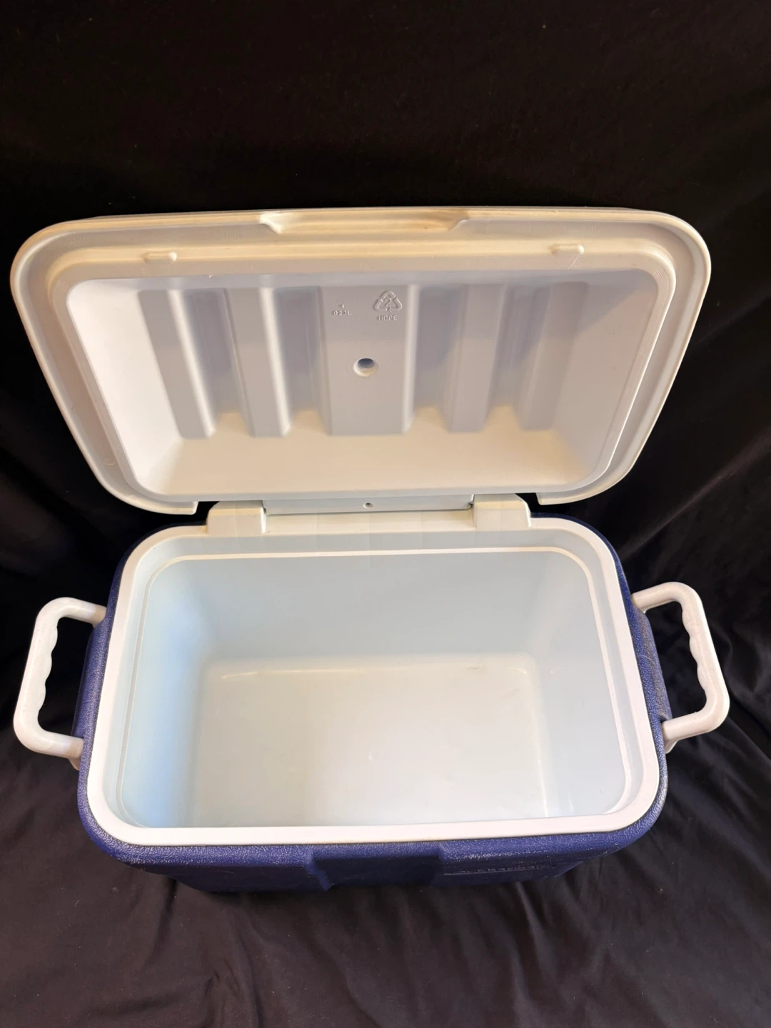 Rubbermaid Cooler - photo 3