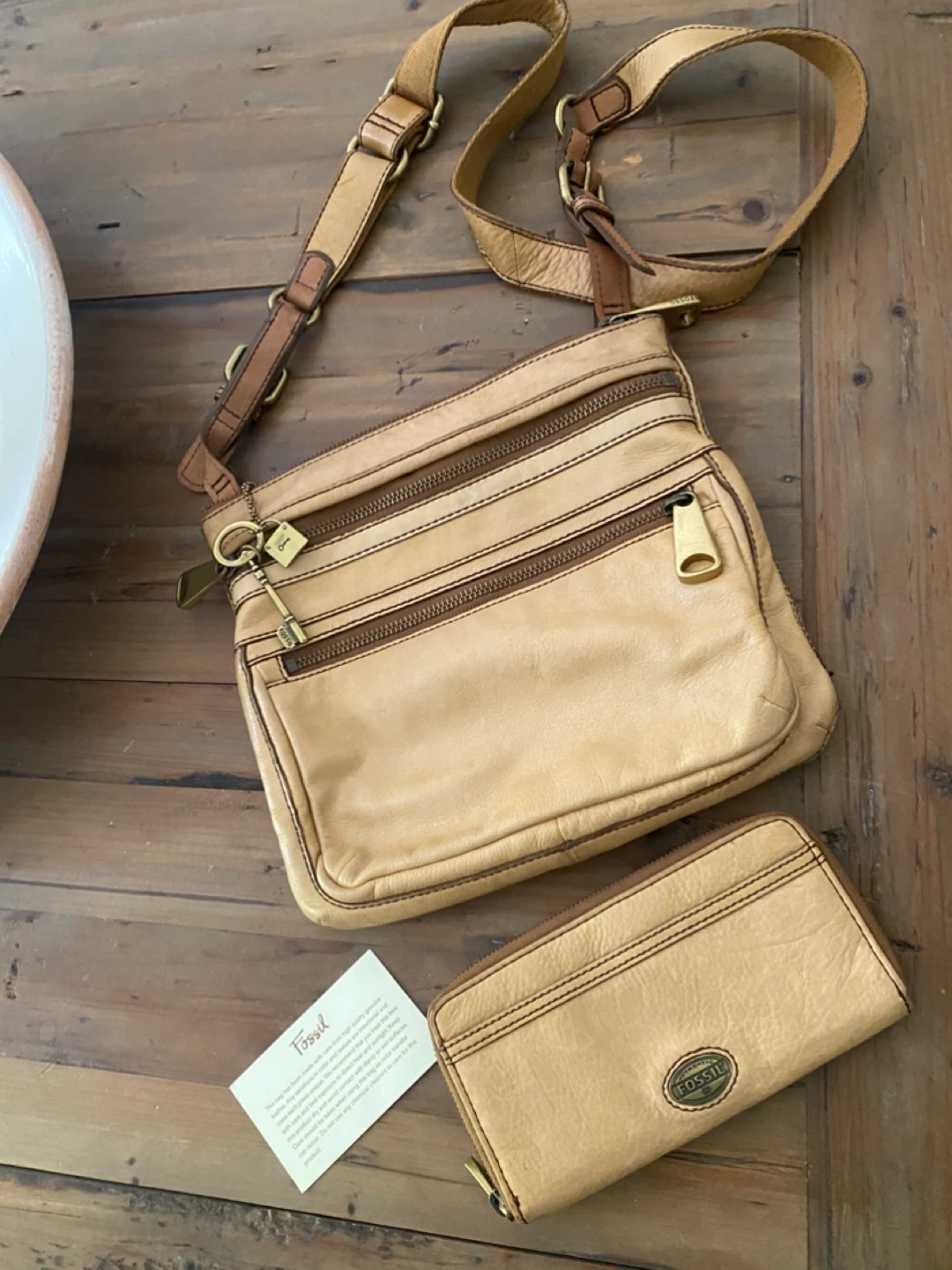 Fossil Leather Crossbody Bag and Wallet Set - photo 2