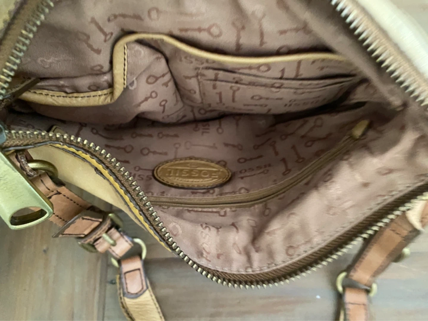 Fossil Leather Crossbody Bag and Wallet Set - photo 4