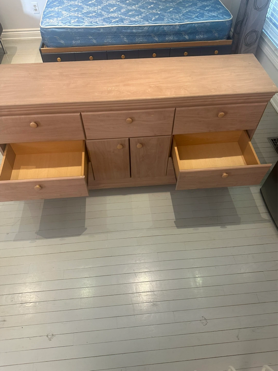 Light Wood Dresser - photo 3