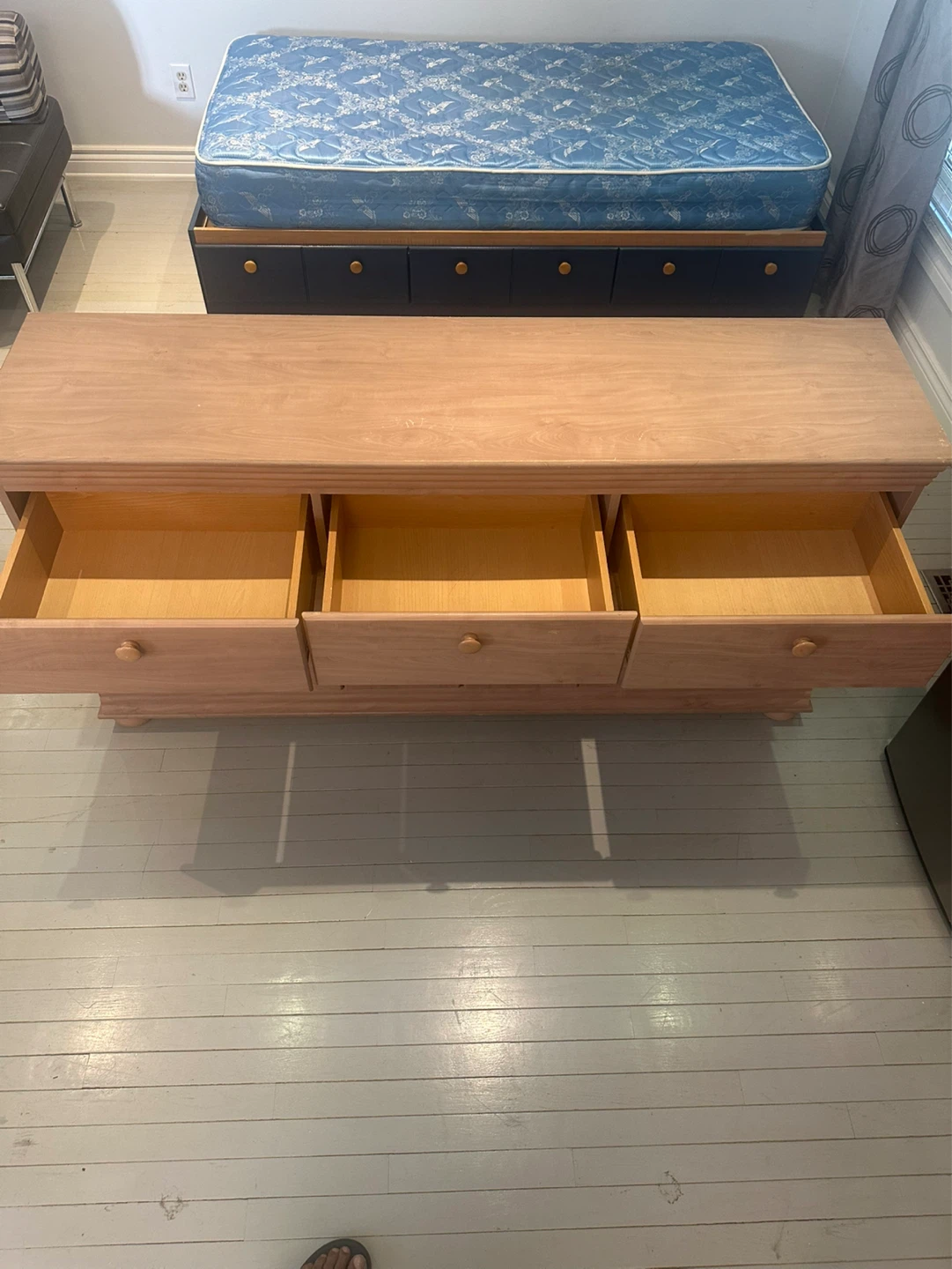 Light Wood Dresser - photo 2