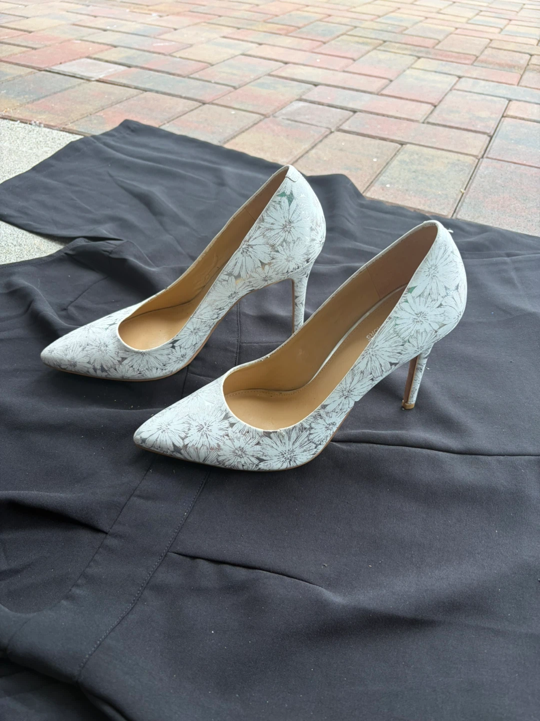 Michael Kors Women's Heels Size 7M White Floral Print