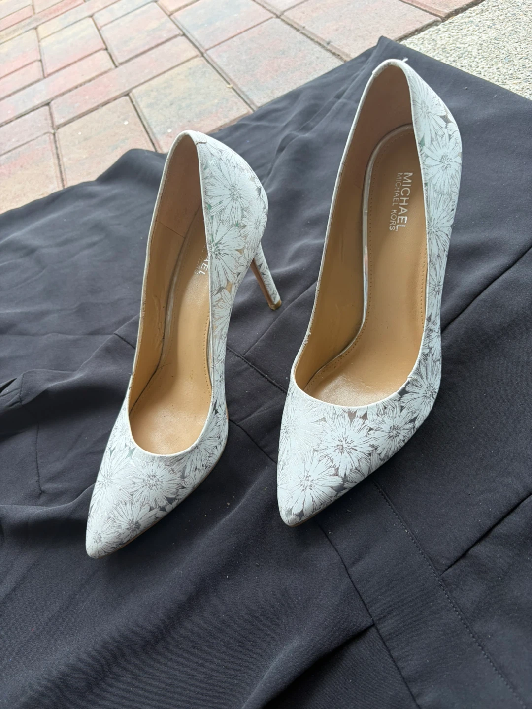 Michael Kors Women's Heels Size 7M White Floral Print - photo 2