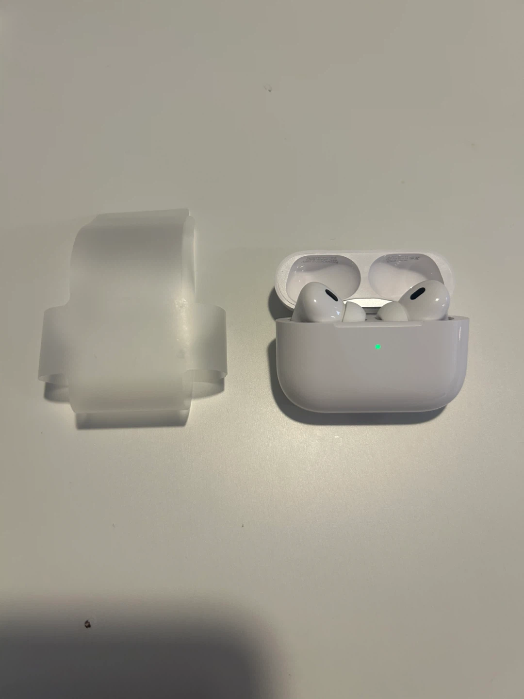 Apple AirPods Pro (2nd generation) - photo 3