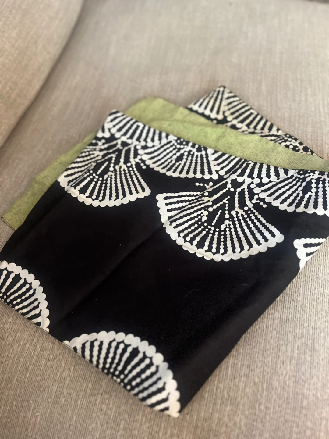 KWE SIYA Scarf - Raw Silk Black & Green Floral Print - photo 2