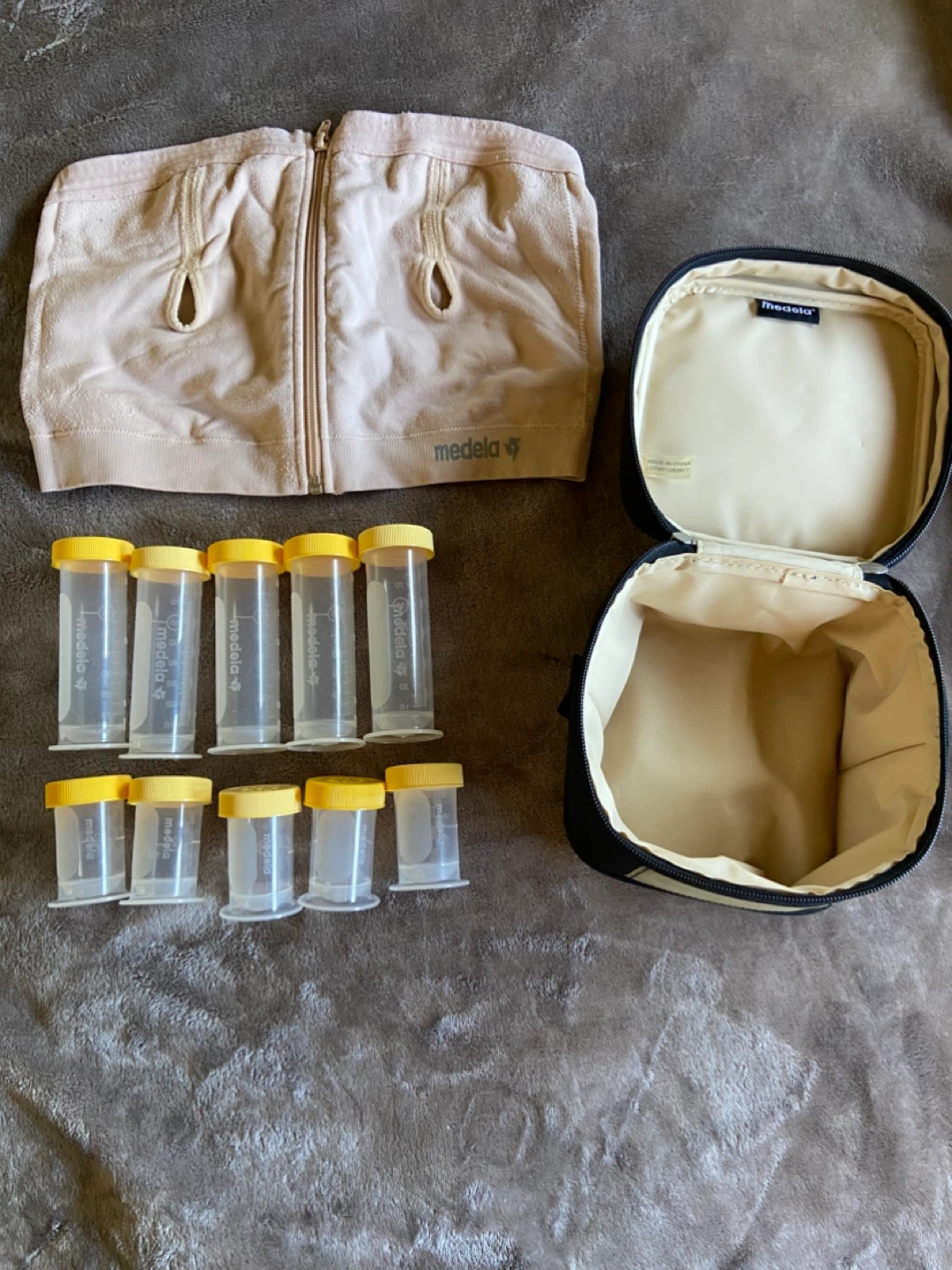 Medela Pump Bra and Cooler/Storage Bottles Set