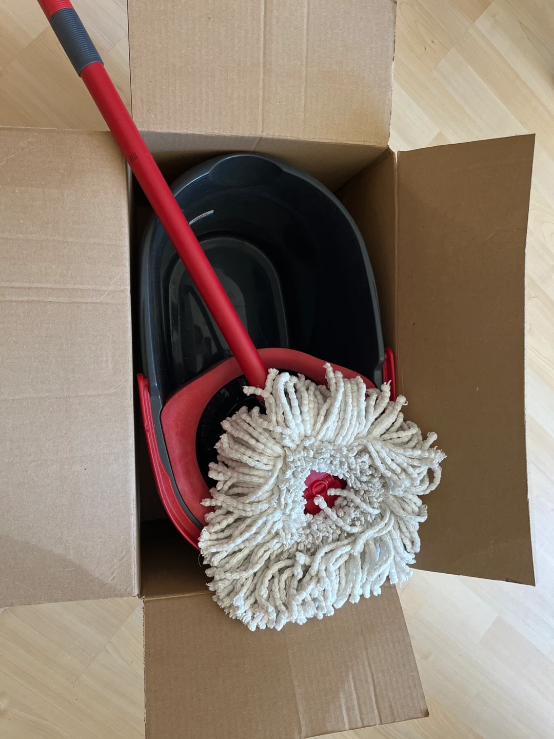 Vileda EasyWring Spin Mop and Bucket System with 2 Extra Refills - photo 2
