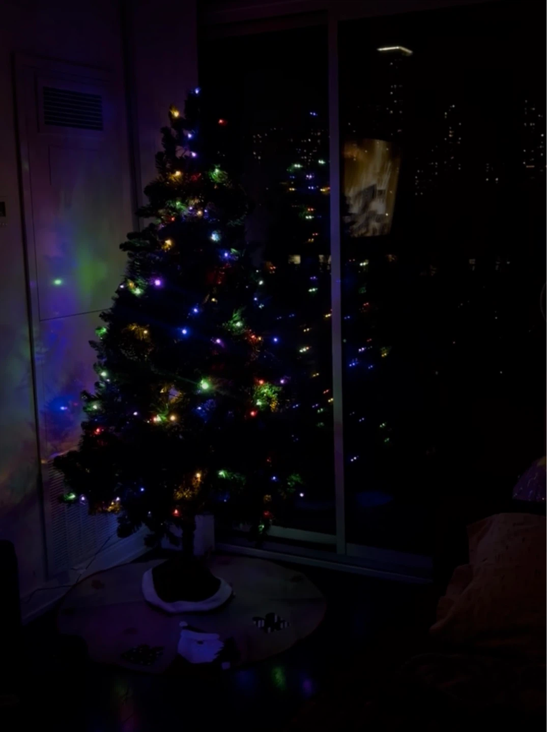 6.5' Pre-Lit LED Christmas Tree (Comes with Decorations) - photo 3